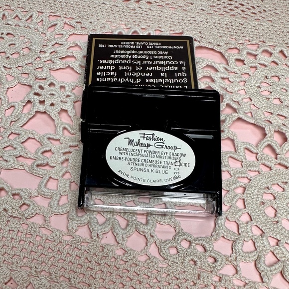 Vintage Avon Fashion Makeup Group CrelmeLucent Eyeshadow – Spunsilk Blue (NOS) - Picture 3 of 4